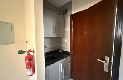 شقة - 1 حمام للايجار في مبنى الميناء - 2  الروضة - الروضة - عجمان