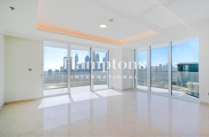 Apartment - 3 Bedrooms - 5 Bathrooms for sale in Palace Beach Residence Tower 2 - Palace Beach Residence - Emaar Beachfront - Dubai Harbour - Dubai