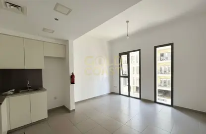 Apartment - 1 Bathroom for rent in Hayat Boulevard 2B - Hayat Boulevard 2 - Hayat Boulevard - Town Square - Dubai