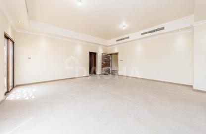 Villa - 4 - 6 for rent in Jumeirah 3 Villas - Jumeirah 3 - Jumeirah - Dubai