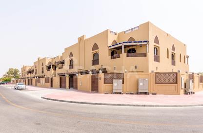 Villa - 4 - 6 for rent in Jumeirah 3 Villas - Jumeirah 3 - Jumeirah - Dubai