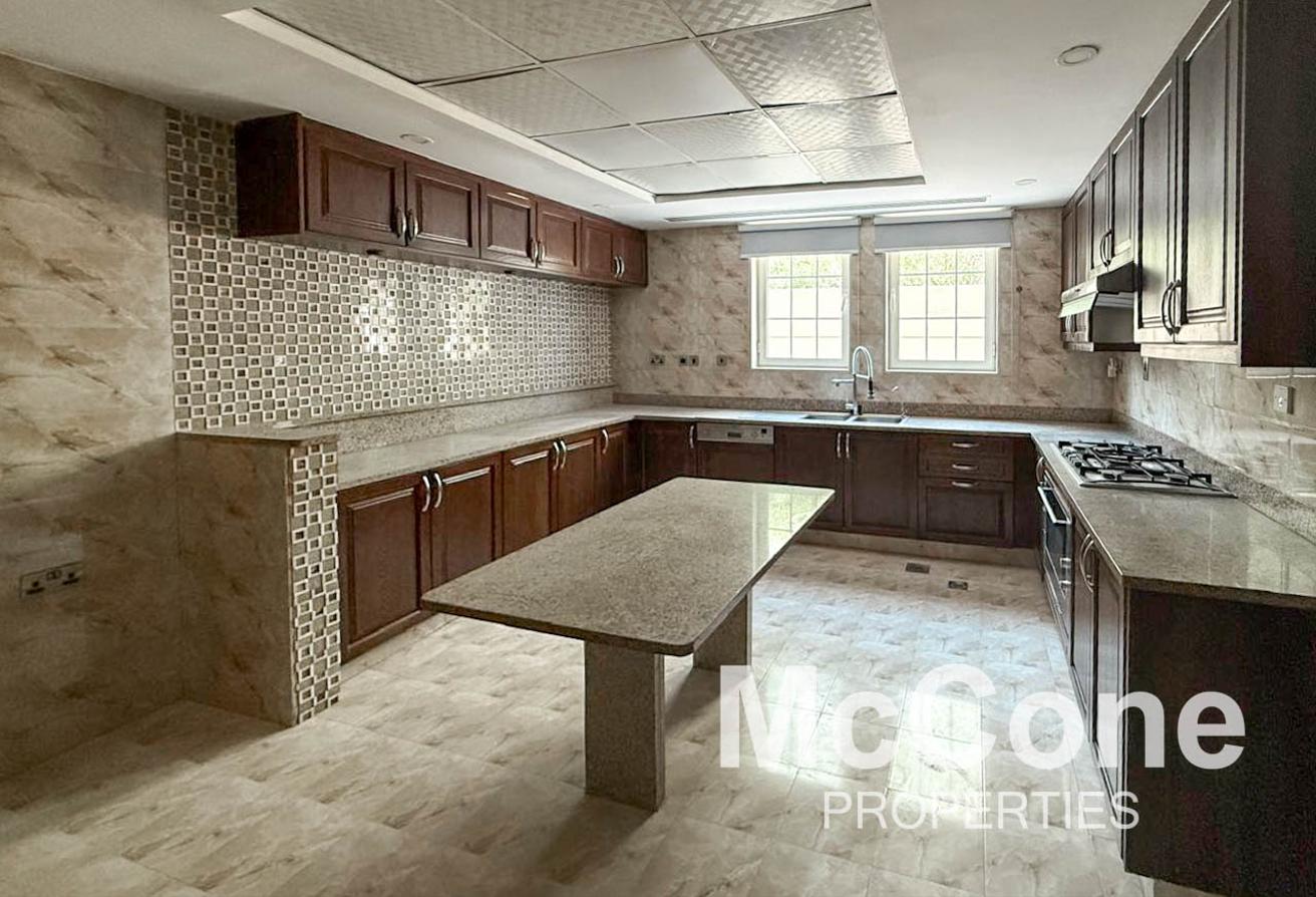Luxury | Private Pool And Sauna | Prime Location photo 10