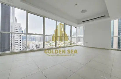 Apartment - 3 Bedrooms - 4 Bathrooms for rent in Hamdan Street - Abu Dhabi