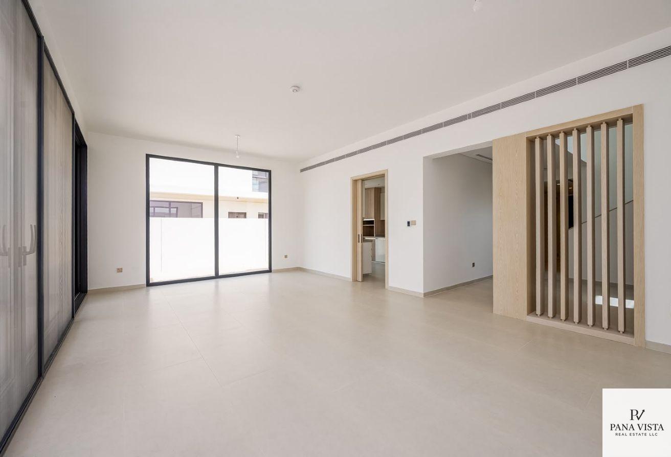 Brand-New 4BR Villa | Huge Plot | Near Pool |Ready photo 4
