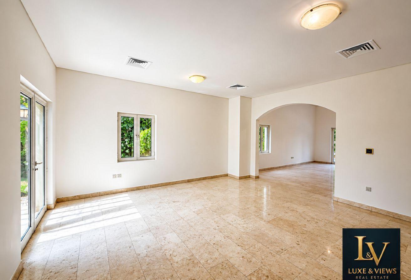 5BR Upgraded | Pool | Lush Garden | Pergola | Park photo 7