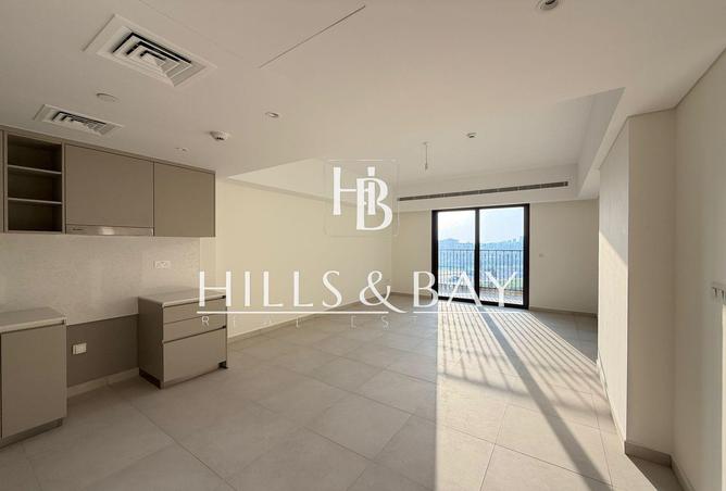 Brand New Luxury Living Style Prime Location photo 3