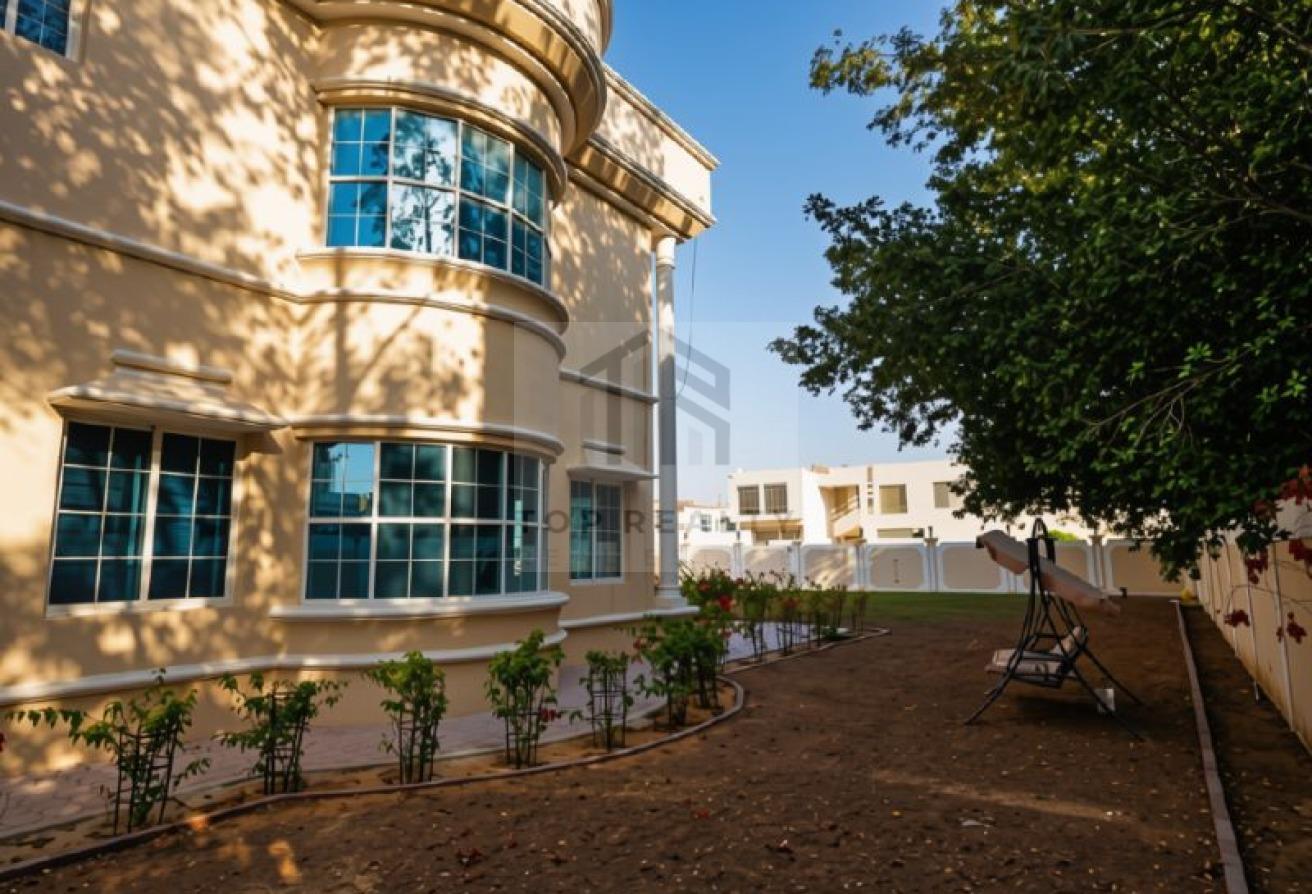 Exclusive 5BR+ 2Outdoor Maids Room|Flex Cheques photo 11