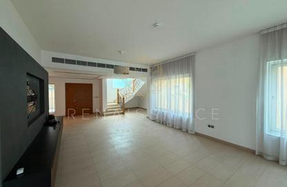 Villa - 4 Bedrooms - 5 Bathrooms for rent in Jumeirah Park - Dubai