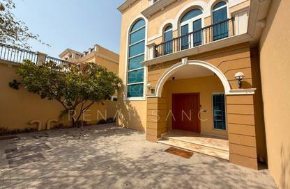 Villa - 4 Bedrooms - 5 Bathrooms for rent in Jumeirah Park - Dubai