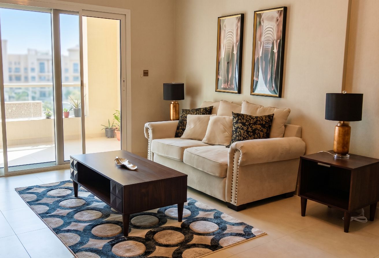 12 Cheques | Pool View | Easy Access