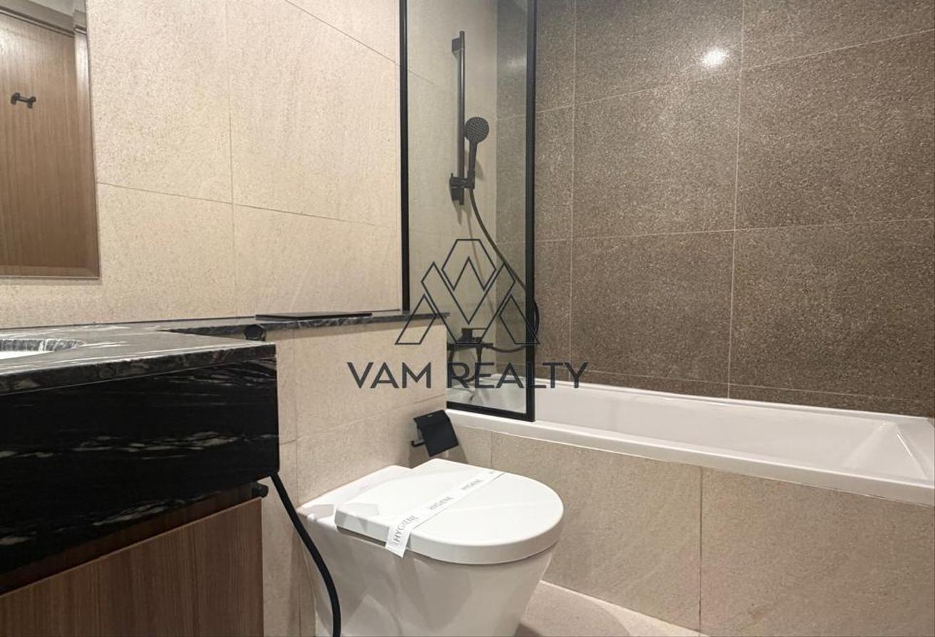 Brand New | Back-to-Back | First Tenant | Spacious photo 9