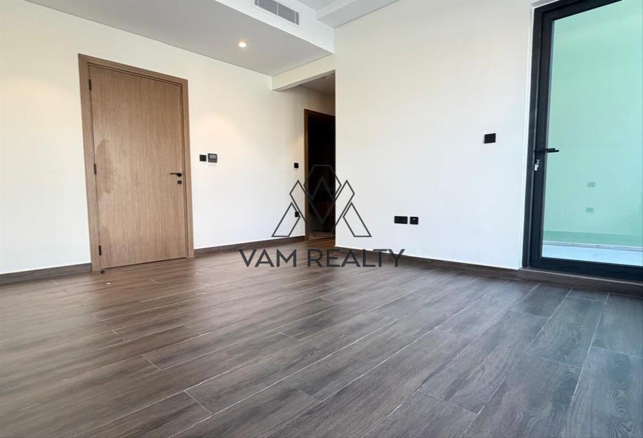 Brand New | Back-to-Back | First Tenant | Spacious photo 8