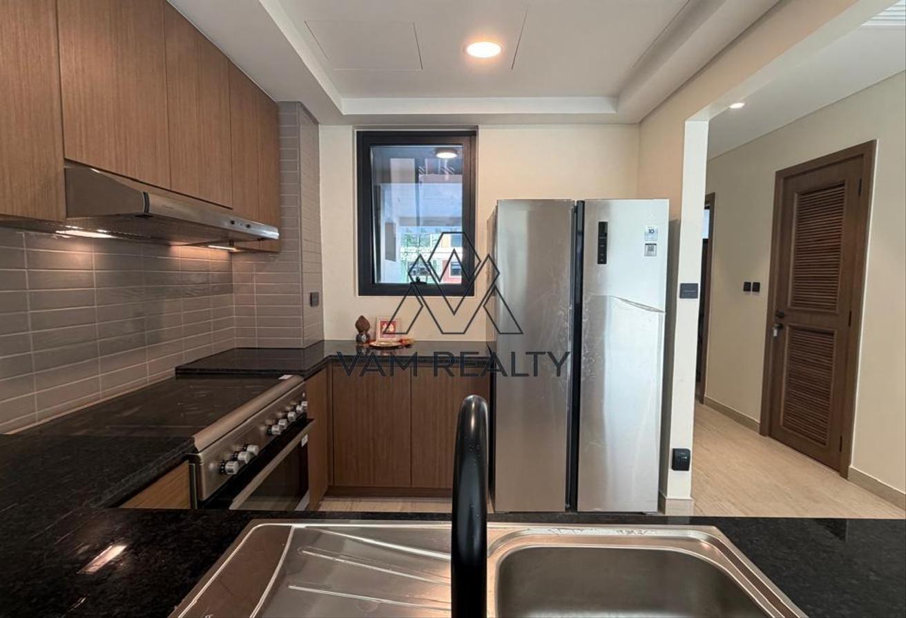 Brand New | Back-to-Back | First Tenant | Spacious photo 4