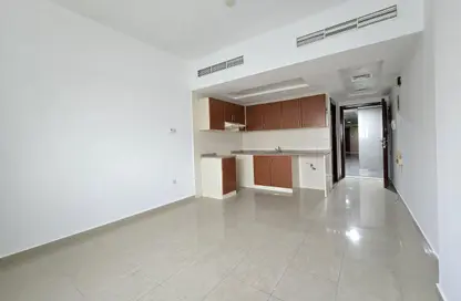 Apartment - 1 Bathroom for rent in Al Khan Corniche - Al Khan - Sharjah