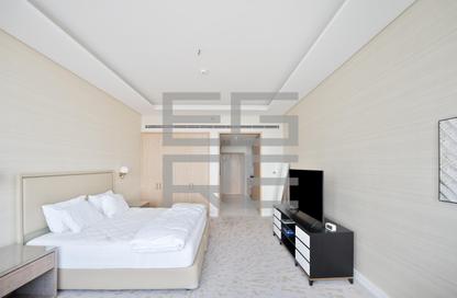 Apartment - Studio - 1 for rent in The Palm Tower - Palm Jumeirah - Dubai
