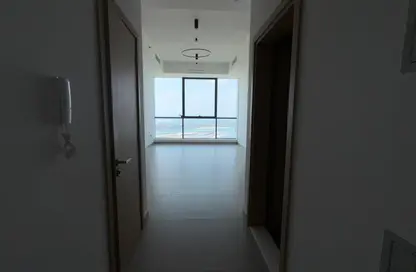 شقة - غرفة نوم - 2 حمامات للايجار في برج لا بلاج - الممزر - الشارقة - الشارقة