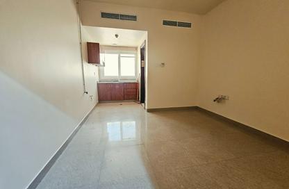Apartment - Studio - 1 for rent in Fire Station Road - Muwaileh - Sharjah