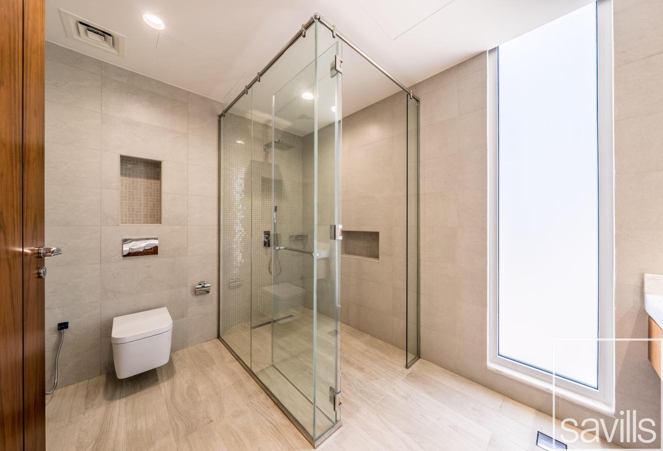 Private Pool and Private Garden | Modern Layout photo 11