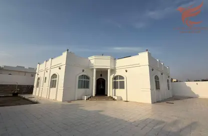 فيلا - 3 غرف نوم - 6 حمامات للايجار في الرفاع - رأس الخيمة