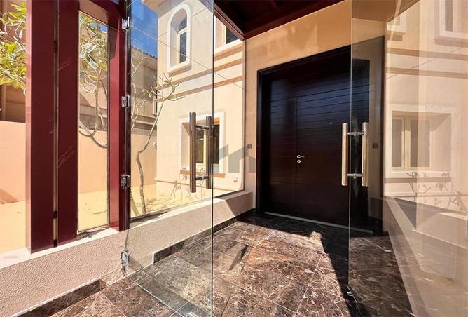 5-bed villa in Golf Gardens · Private garden — photo 3