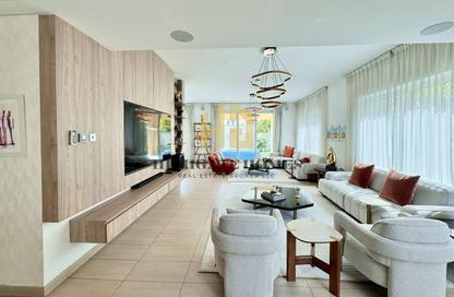 Villa - 4 - 4 for sale in Legacy Nova Villas - District 9 - Jumeirah Park - Dubai Villa - 4 - 4 for sale in Legacy Nova Villas - District 9 - Jumeirah Park - Dubai