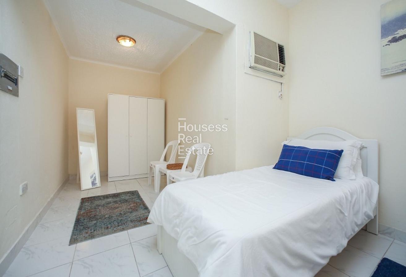 Bright Living|Private Jacuzzi and Garden|Vacant photo 9