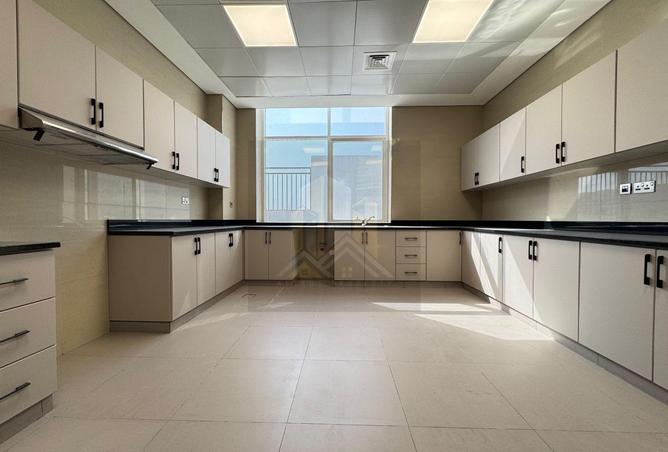 114184405 - Property Image 3