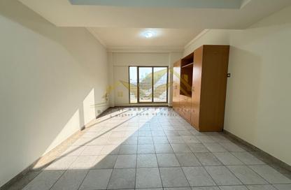 Apartment - Studio - 1 Bathroom for rent in Karama Park Area - Al Karama - Dubai Apartment - Studio - 1 Bathroom for rent in Karama Park Area - Al Karama - Dubai