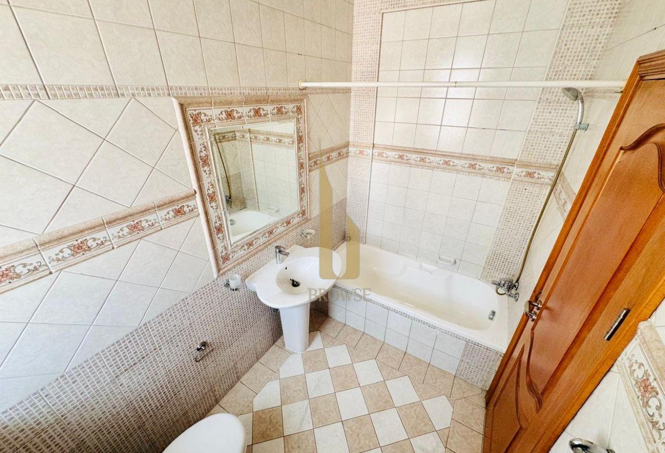 Majlis+5BR Ensuite+Study l Private Garden l Maids photo 17