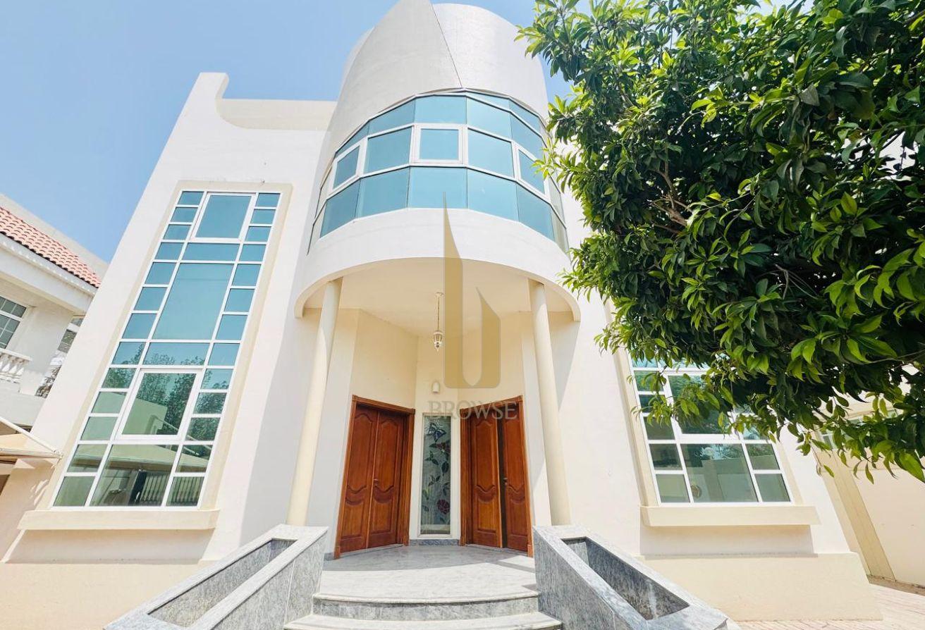 Majlis+5BR Ensuite+Study l Private Garden l Maids photo 4