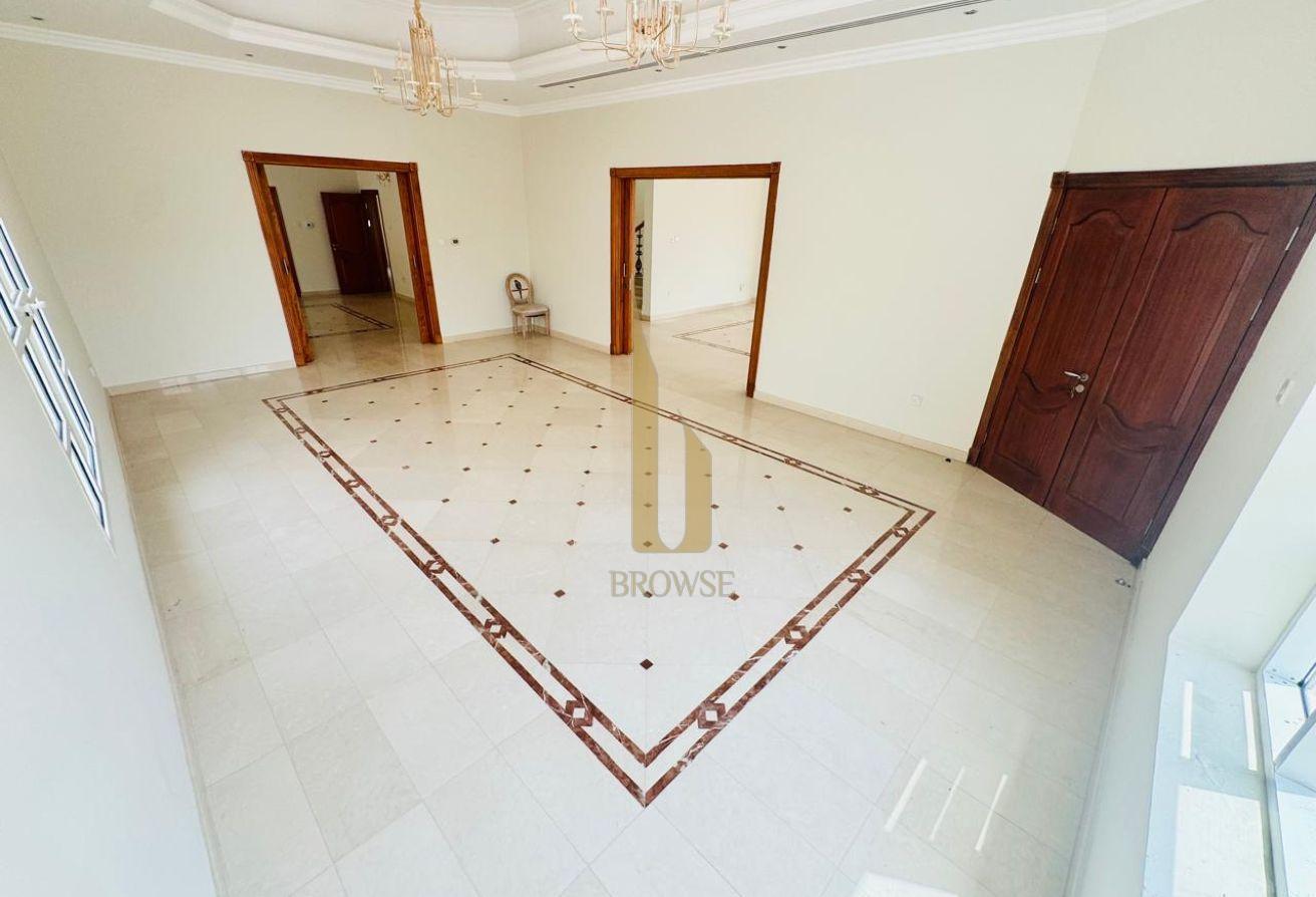 Majlis+5BR Ensuite+Study l Private Garden l Maids photo 10