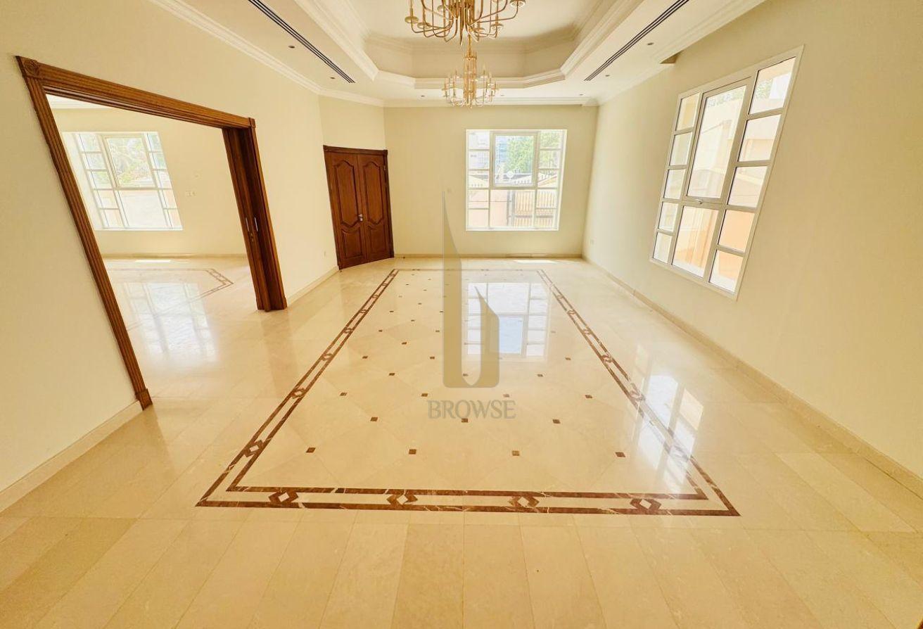 Majlis+5BR Ensuite+Study l Private Garden l Maids photo 7