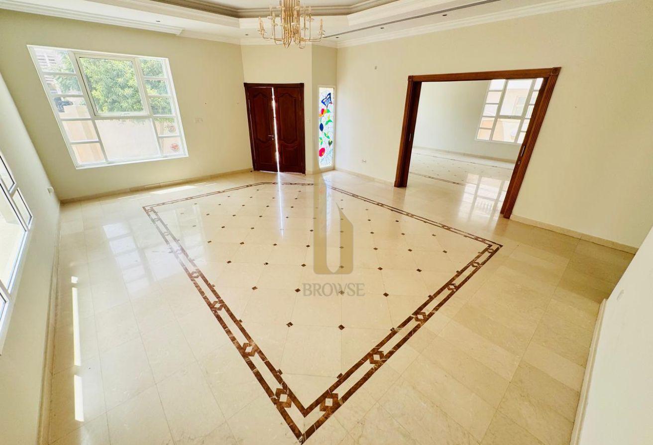 Majlis+5BR Ensuite+Study l Private Garden l Maids photo 11
