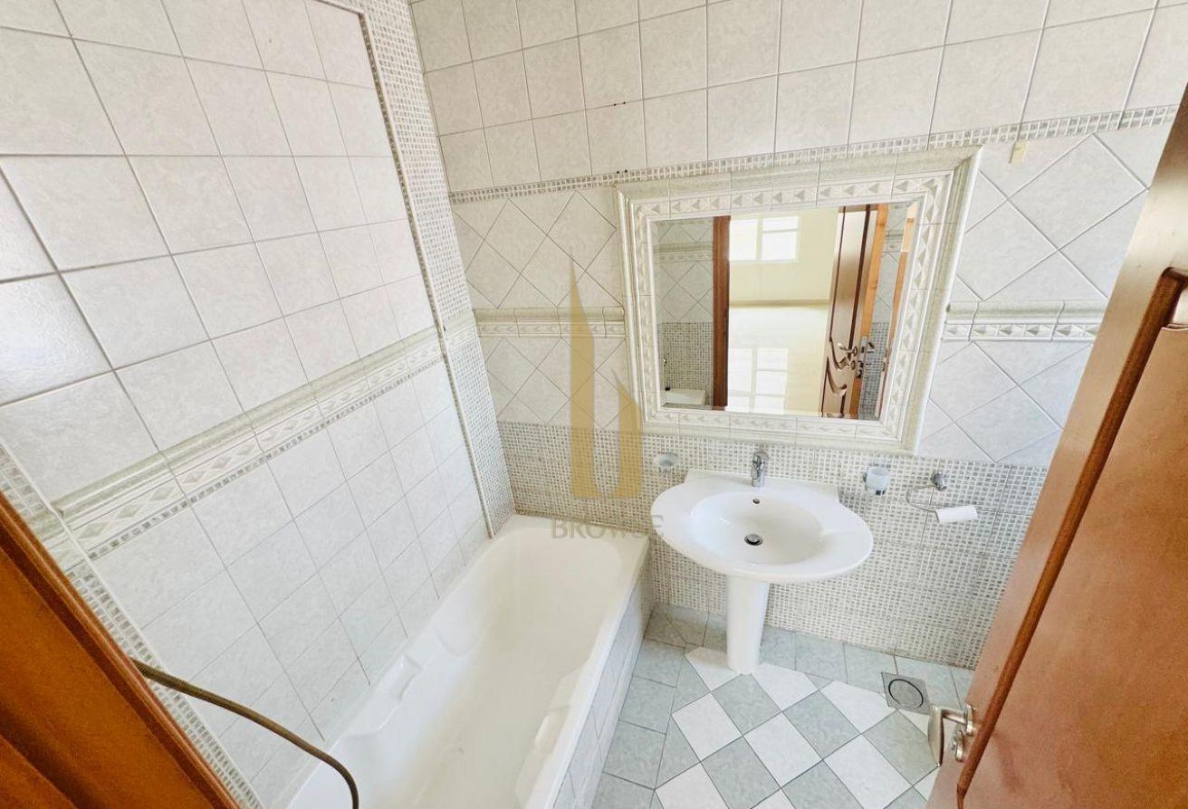 Majlis+5BR Ensuite+Study l Private Garden l Maids photo 16