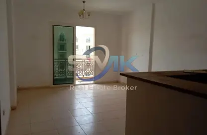 شقة - غرفة نوم - 2 حمامات للإيجار في اي سي 1- اي ام ار -25 - طراز إماراتي - المدينة العالمية - دبي شقة - غرفة نوم - 2 حمامات للإيجار في اي سي 1- اي ام ار -25 - طراز إماراتي - المدينة العالمية - دبي