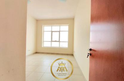 Apartment - 3 Bedrooms - 3 Bathrooms for rent in Al Mamzar - Al Mamzar - Sharjah - Sharjah