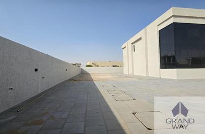 Villa - 5 Bedrooms - 6 Bathrooms for rent in Al Aweer 1 - Al Aweer - Dubai