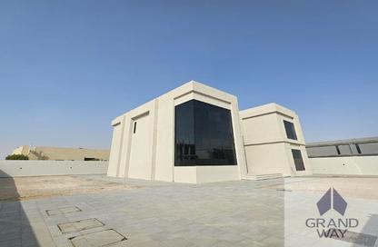 Villa - 5 Bedrooms - 6 Bathrooms for rent in Al Aweer 1 - Al Aweer - Dubai
