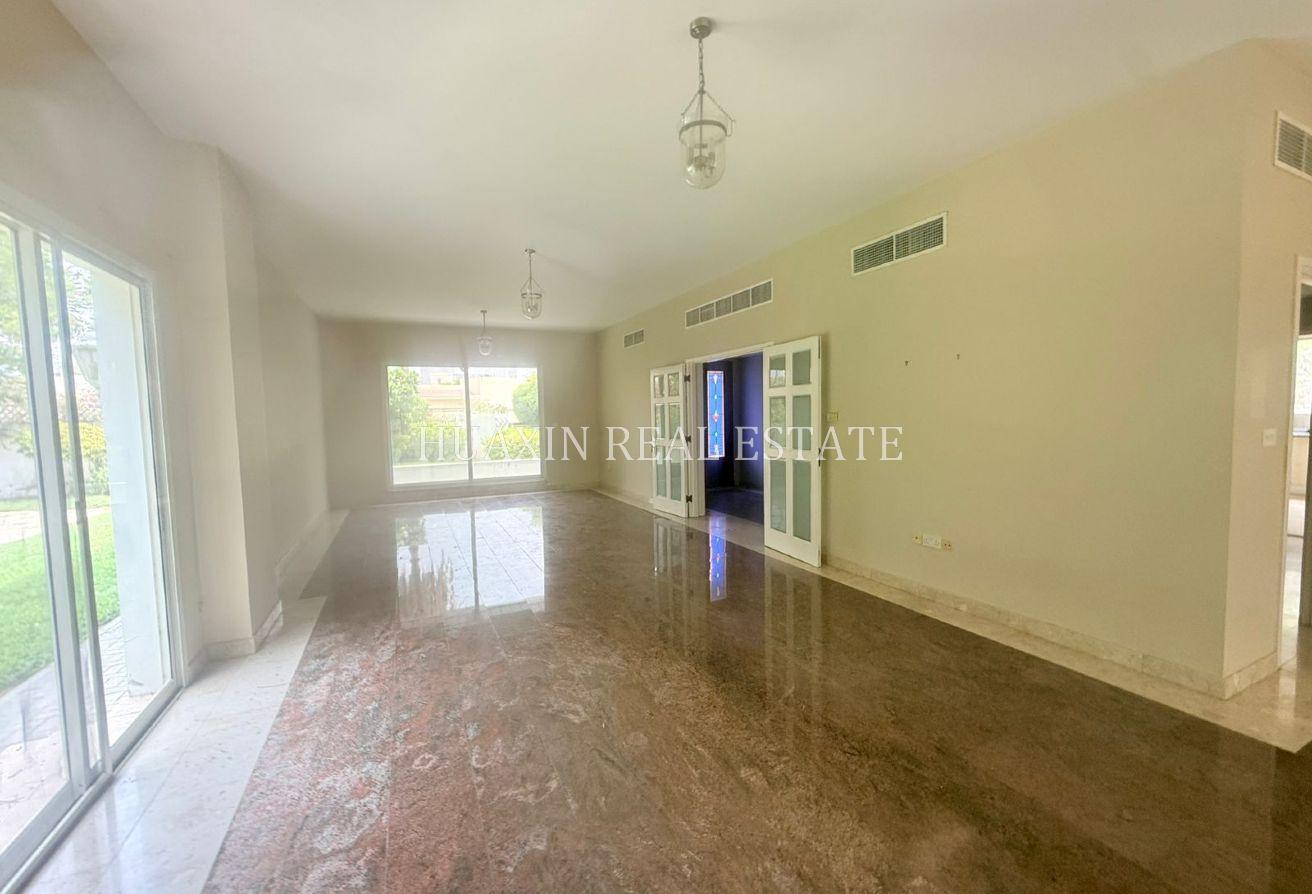 Beautiful Garden | Private Swimming Pool |Spacious photo 4