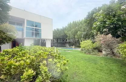 Villa - 5 Bedrooms - 5 Bathrooms for rent in Jumeirah 1 Villas - Jumeirah 1 - Jumeirah - Dubai Villa - 5 Bedrooms - 5 Bathrooms for rent in Jumeirah 1 Villas - Jumeirah 1 - Jumeirah - Dubai