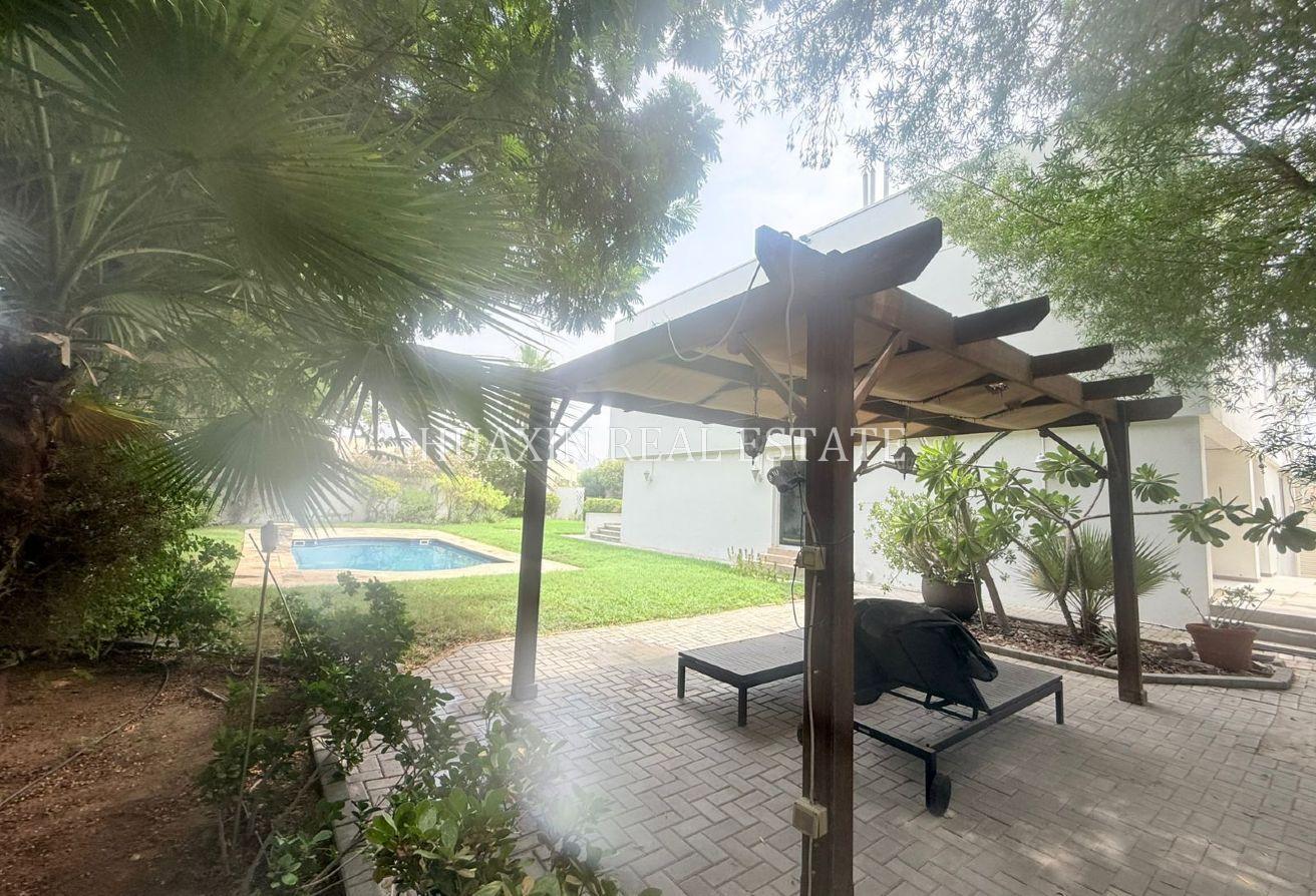 Beautiful Garden | Private Swimming Pool |Spacious photo 3