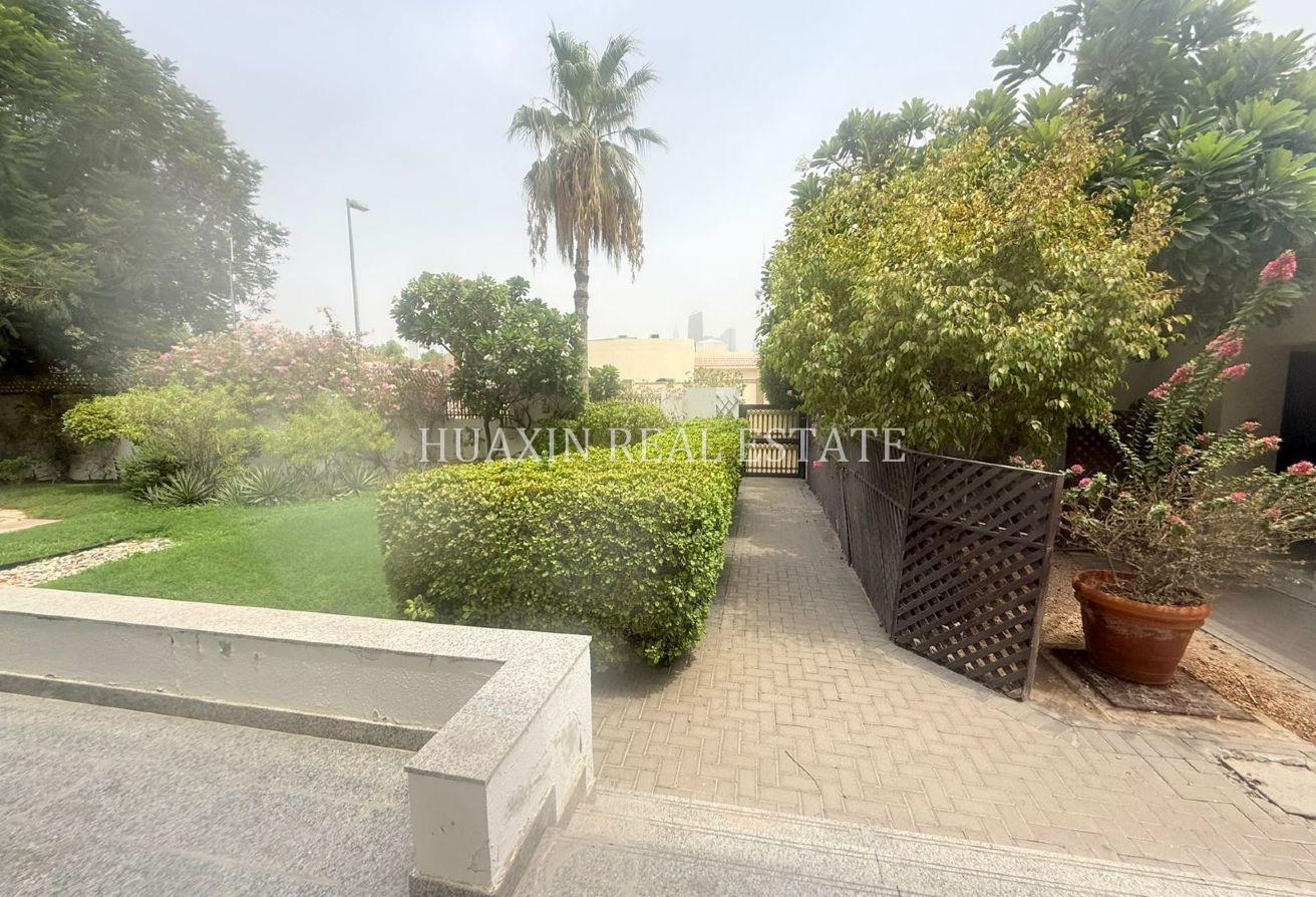 Beautiful Garden | Private Swimming Pool |Spacious photo 9