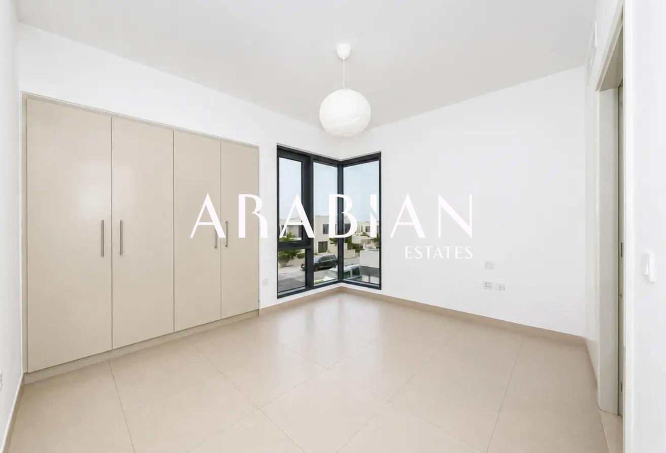 Large Plot | Private End Unit | Landscaped Garden photo 9