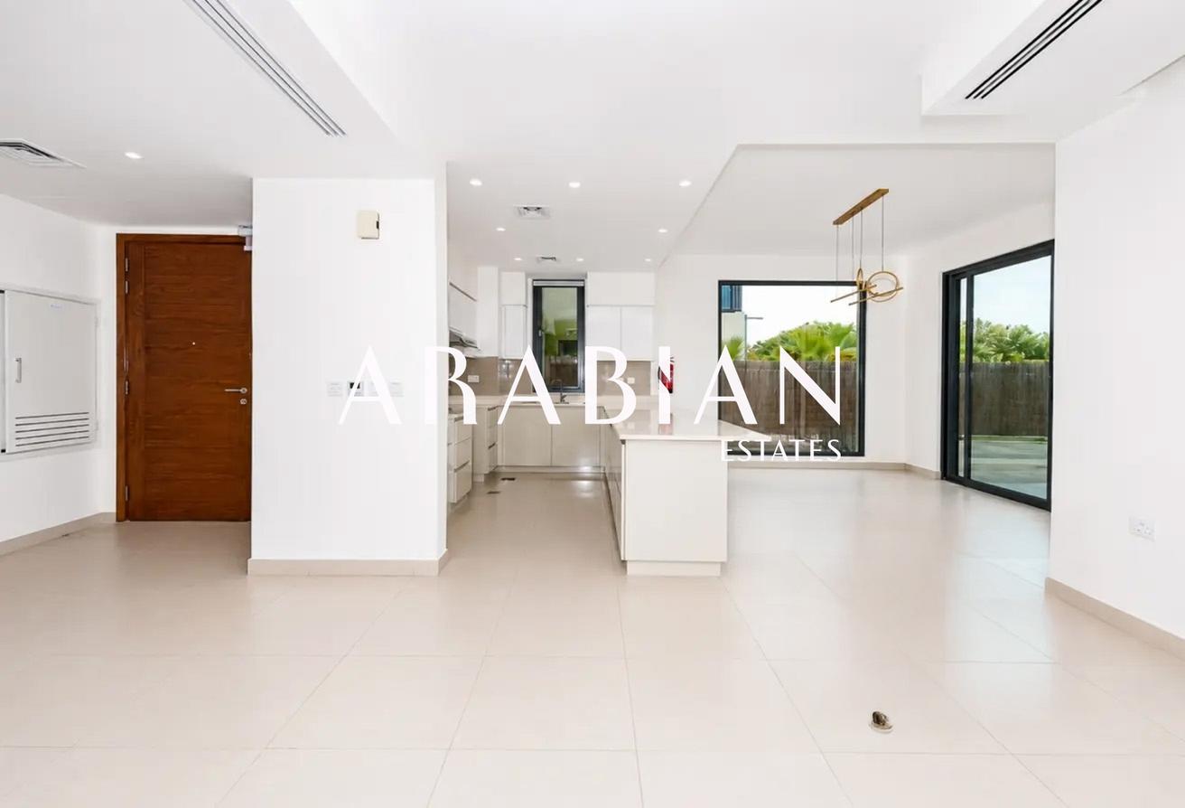 Large Plot | Private End Unit | Landscaped Garden photo 4