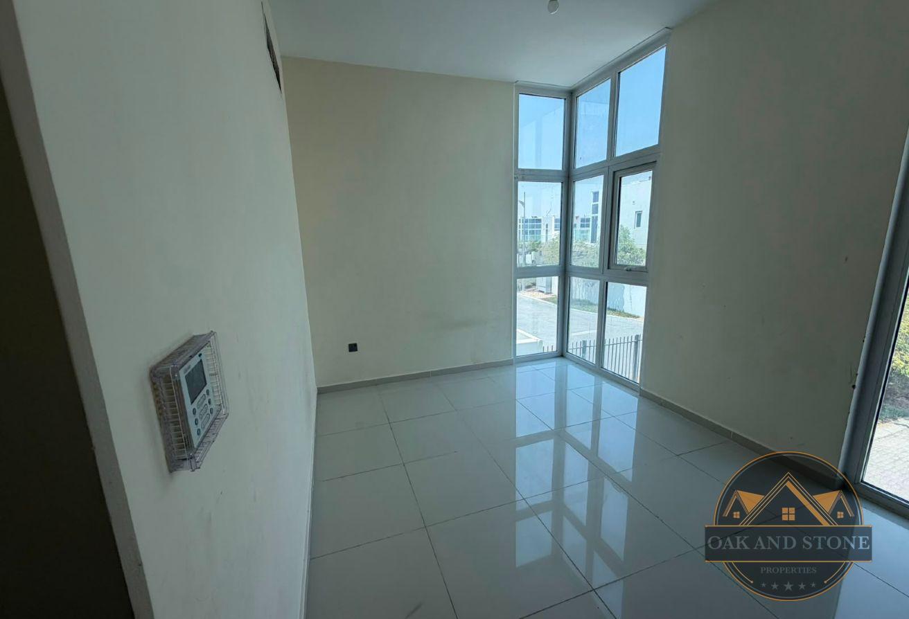 Corner Unit | 3BR + Maid | Spacious Family Home photo 5
