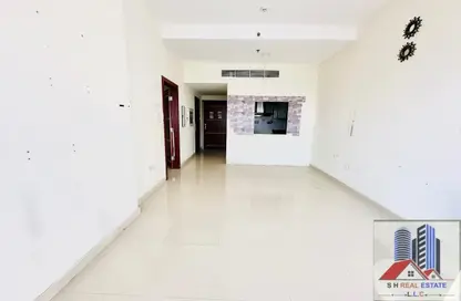 شقة - غرفة نوم - 2 حمامات للايجار في مبنى آمنة - المدينة العالمية المرحلة 2 - 4 الورسان - الورسان - دبي