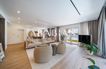 Villa - 5 - 6 for rent in Garden Homes Frond M - Garden Homes - Palm Jumeirah - Dubai