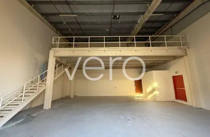 مستودع - 1 حمام للايجار في الصجعة الصناعية - الصجعة - الشارقة