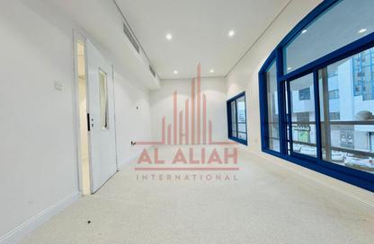 Office Space - Studio - 1 Bathroom for rent in Al Khalidiya - Abu Dhabi