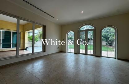 Villa - 3 Bedrooms - 4 Bathrooms for rent in District 8 - Jumeirah Park - Dubai